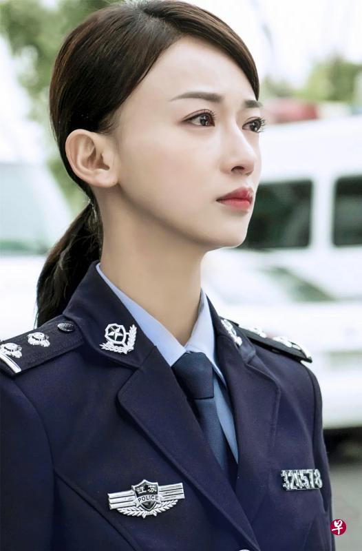 吴谨言在《幸福还会来敲门》首次演警察，三度搭档的聂远饰演医生。（互联网）