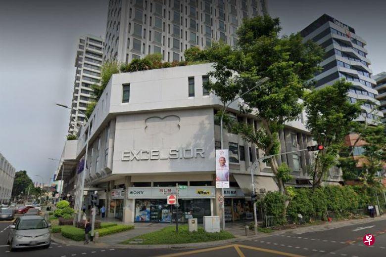 怡东购物中心的SLR Revolution相机店昨天（8月30日）被列为冠病感染群，目前有四起病例。（档案照） 