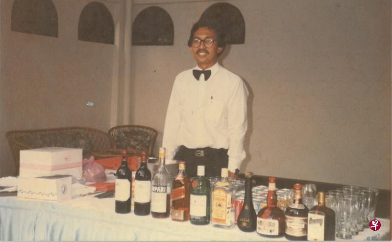Hassan于1970年代到1980年代在良木园担任调酒师。