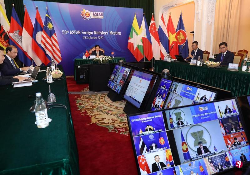 美国国务卿蓬佩奥和17国外长举行线上会议，强调美国政府和私企将与亚细安国家合作，共同振兴遭冠病疫情拖累的经济。（路透社） 