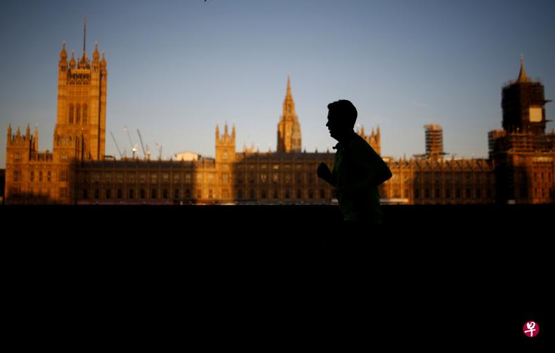 英国政府星期三（9日）公布了即将推行的《英国内部市场法案》的内容。根据这项新拟法案，英国部长在行使这项权力时可考虑北爱尔兰货物不受限制地进入英国其他地区。（路透社） 