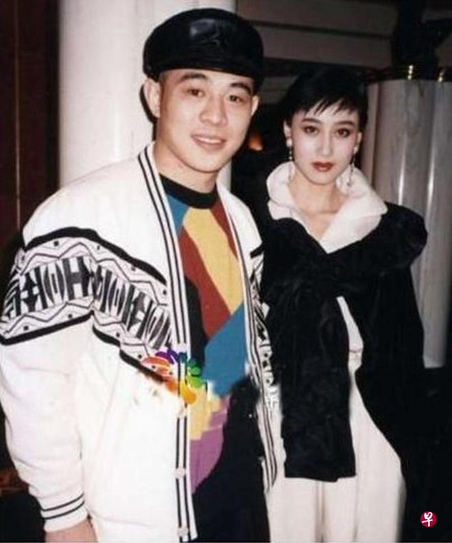 李连杰与利智年轻时的模样。（互联网）