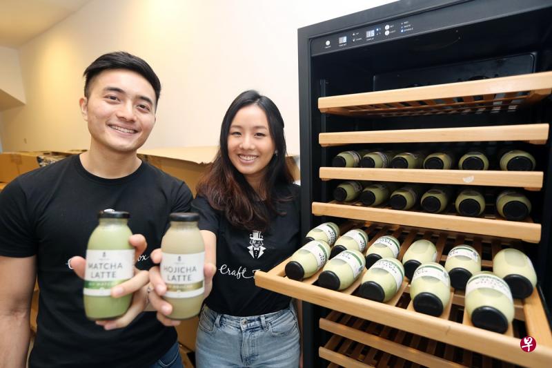 去年5月创立的饮料品牌Craft Tea Fox是准新人张家平和张凯欣首个“爱情结晶”，希望让大众家中也能享用咖啡座等级茶饮。（庄耿闻摄）