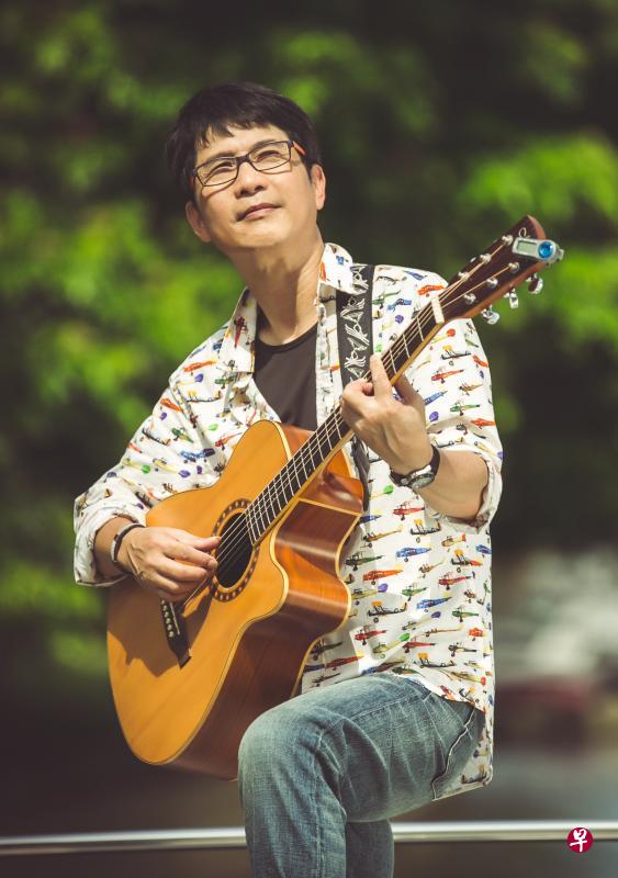 黄宏墨制作“线上导唱课程”，让爱唱歌的人在家也能学习。（十方音乐提供）