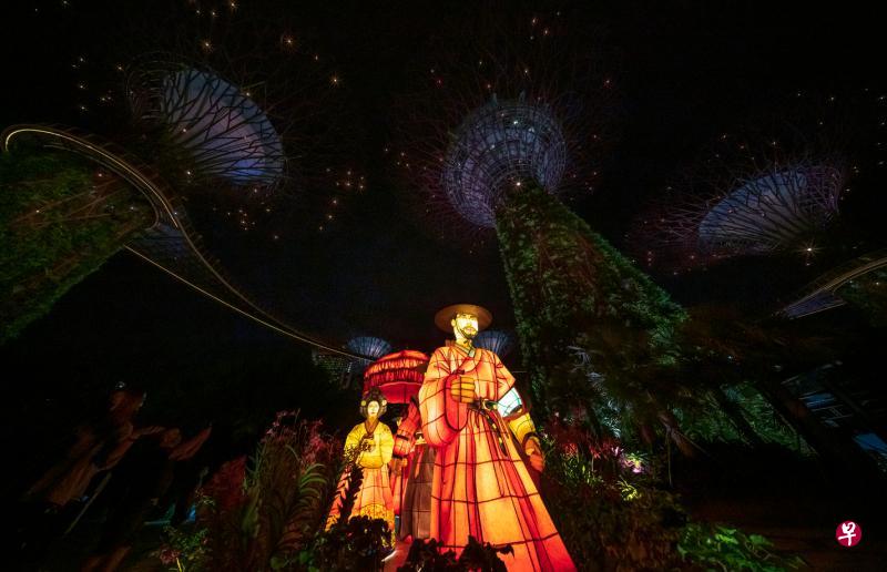 疫情期间，这些朝鲜王室成员来到滨海湾花园，无须戴口罩或保持安全距离。