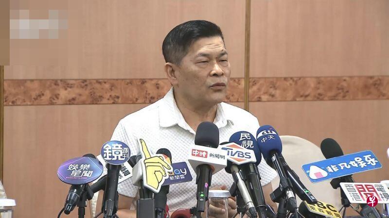 在记者会上，澎恰恰表示剩下的债务目前仅还掉十分之一。（网络）
