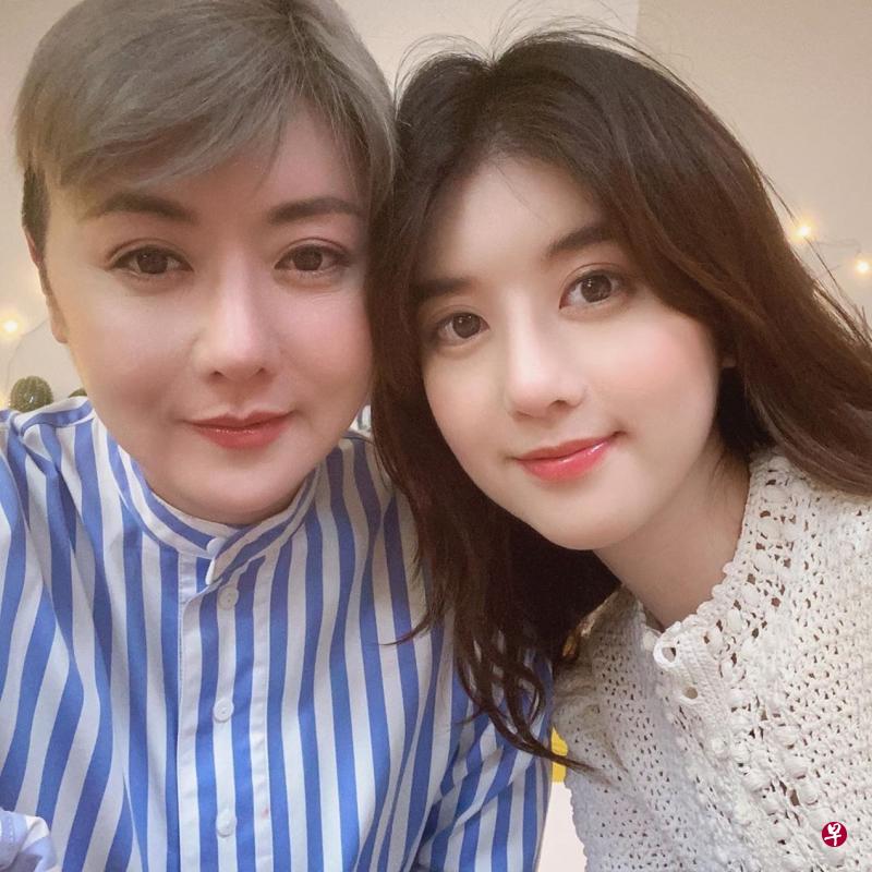 权怡凤说，她本来想给凯馨姓权，但命理师说这个字太重了，女儿承受不起。（互联网）