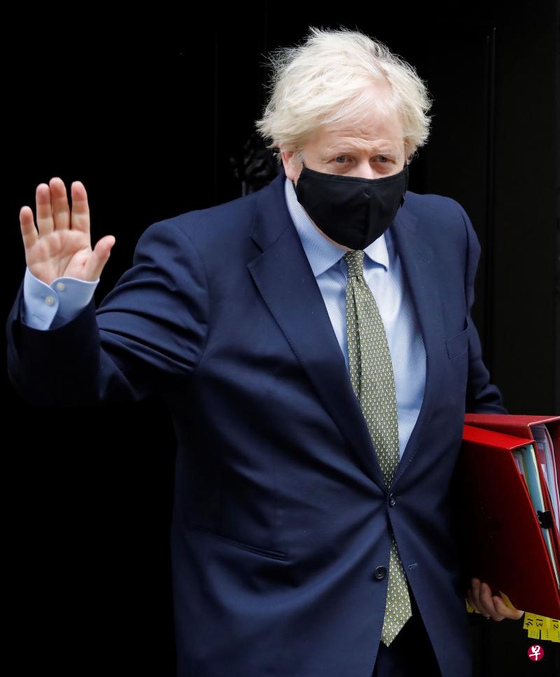 英国首相约翰逊向来披头散发示人，予人不修边幅的感觉。（法新社） 