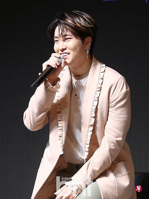 GOT7崔荣宰被怀疑是学校暴力加害者，所属社JYP表示正在调查事实关系。（图/bntDB）