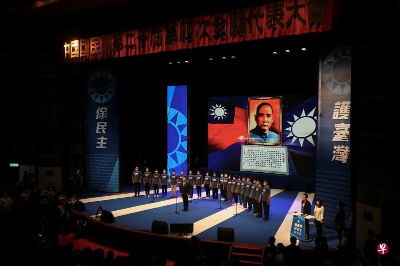 作者认为，国民党保守两岸政策立场及路线，反而被支持者批评为与民进党路线靠拢、“被同化”，丧失展现国民党两岸路线自主性及主导权之契机。（路透社）