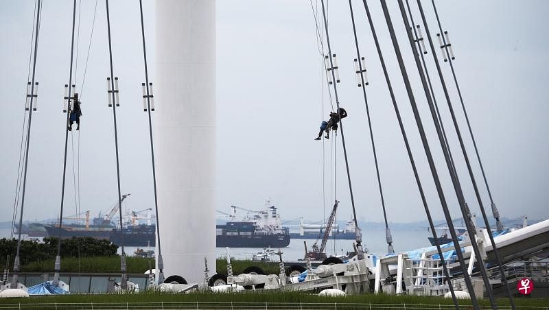 滨海湾岸外景色尽收眼底。（陈渊庄摄）