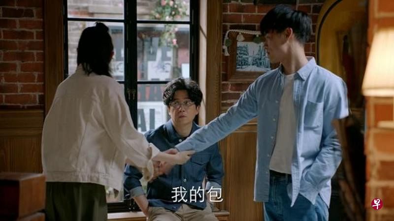 童瑶和董又霖（右）拍拖，潘粤明当顾问出主意，闹出不少有趣的误会。（互联网）
