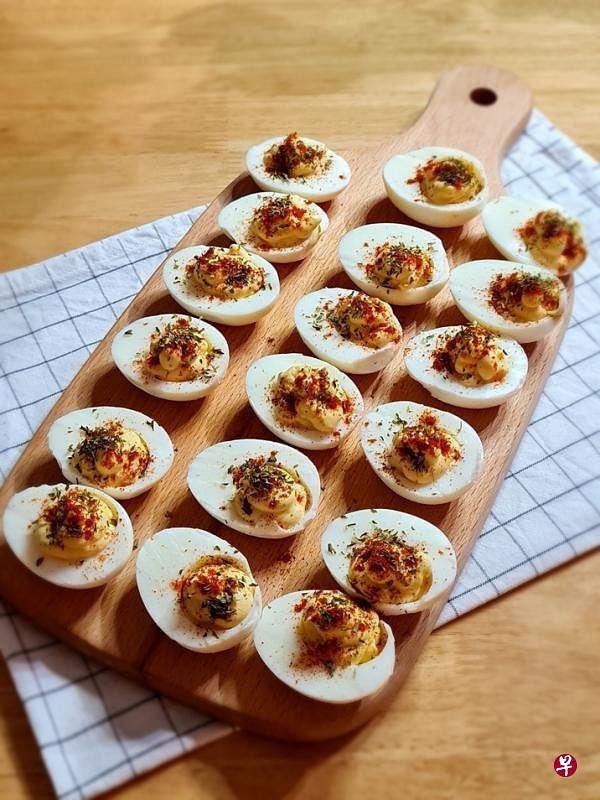 恶魔蛋是西式料理中常见的开胃菜和派对小吃。