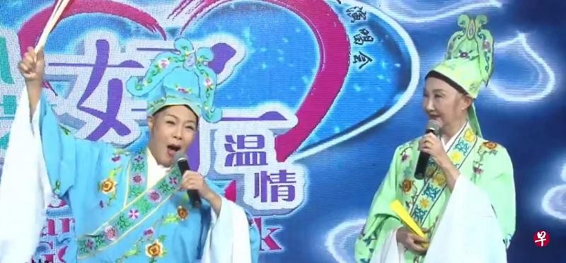 许琼芳（左）和林茹萍扮演梁山伯和祝英台。（视频截图）