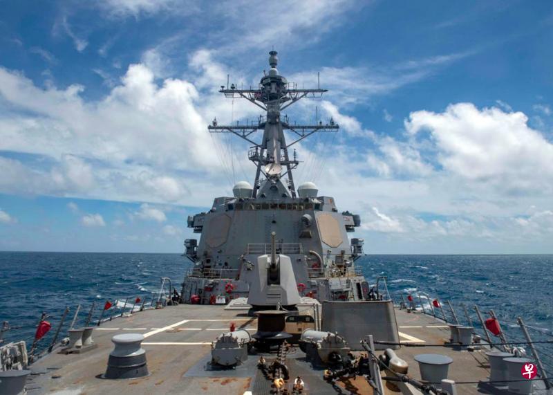 今年8月18日，美国海军第七舰队的伯克级导弹驱逐舰马斯汀号（USS Mustin）从东中国海航经台湾海峡，中国出动海空兵力跟踪监视。（互联网）