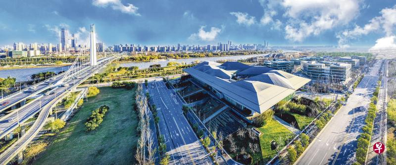 南京生态科技岛打造的新纬壹国际产业园，及全岛交通枢纽纬七路过江通道。（新加坡·南京生态科技岛提供)