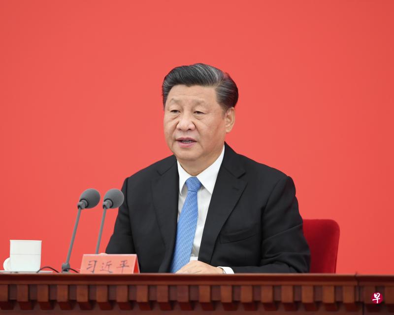 中国国家主席习近平昨天在上海浦东开发开放30周年庆祝大会上强调，将赋予浦东改革开放的新重大任务，包括在关键核心技术领域取得重大突破，打造自主创新的新高地，以及成为国内大循环的中心节点和国内国际双循环的战略链接口。（新华社）