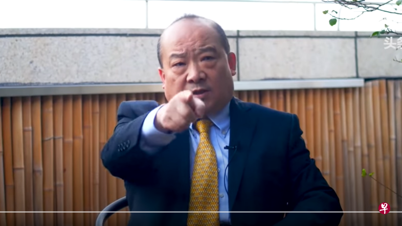 李毅昨天在个人“Youtube”频道（中国称“油管“）发布视频，反击《新京报》的评论文章。（视频截图）