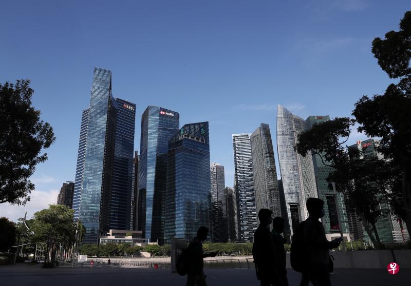 今年以来，贸工部多次调整经济表现的预测，反映了疫情以及地缘政治对经济带来的高度不确定性。（海峡时报）