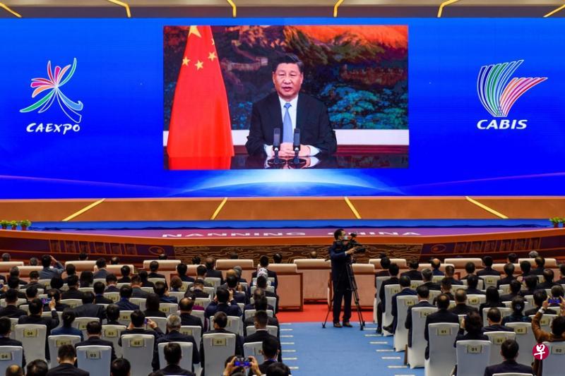 习近平昨天以视频方式，在广西南宁举行的中国—东盟博览会开幕式上致辞。（法新社）