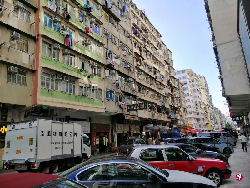 深水埗仍然是老旧唐楼林立。（易锐民摄）