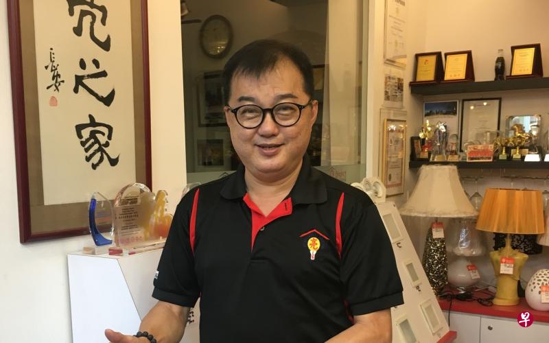 林木发早在7年前就已将公司业务电脑化，并计划在陈列室安装智能玻璃窗和灯饰等，可惜人算不如天算。（苏秉玲摄） 