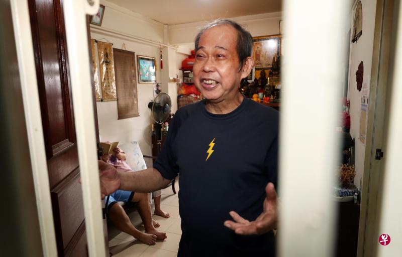 马西岭居民罗亚诚：如果错过送件服务，他不介意到邮政局领取补助券。（陈来福摄）