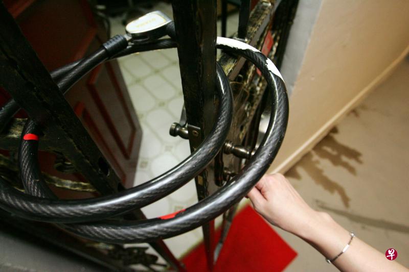 巴西立第4通道一个住宅单位的门遭人泼漆和用脚踏车链反锁。（档案示意图） 