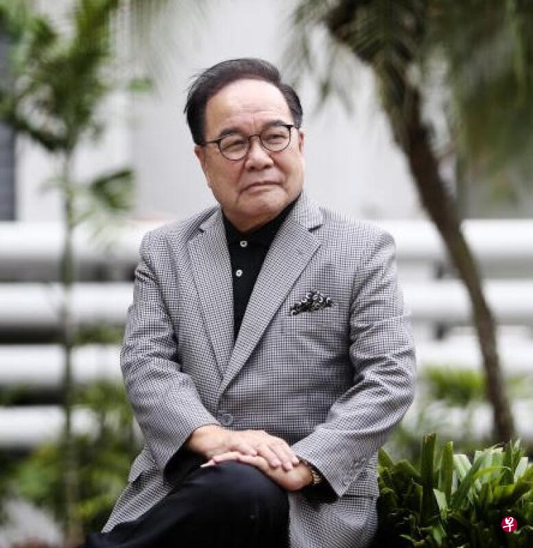 76岁“歌迷王子”黄清元岁末首次接拍广告片。（受访者提供）