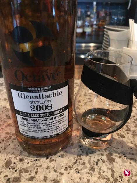 Copper酒吧餐馆主打威士忌独立装瓶厂邓肯·泰勒旗下酒款，Octva Glenallachie 2008年是威士忌之旅独家酒款。（黄向京摄）