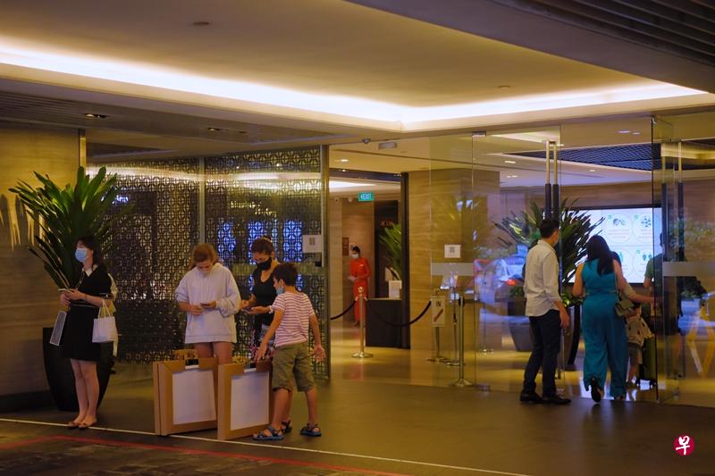 受影响住客可向酒店索取退款。（海峡时报）