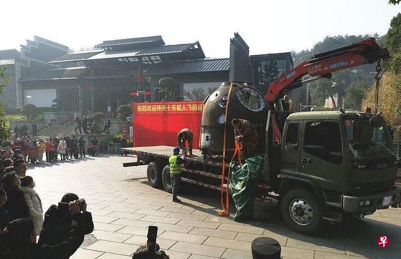 神舟十号载人飞船返回舱20日上午运抵湖南韶山的毛泽东同志纪念馆。（互联网）