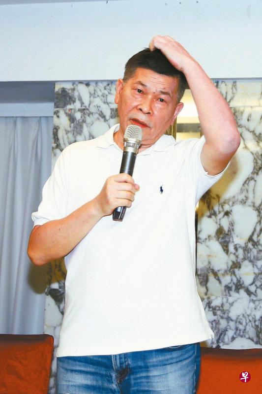 澎恰恰努力赚钱还债，参加脱口秀节目讲地狱梗。