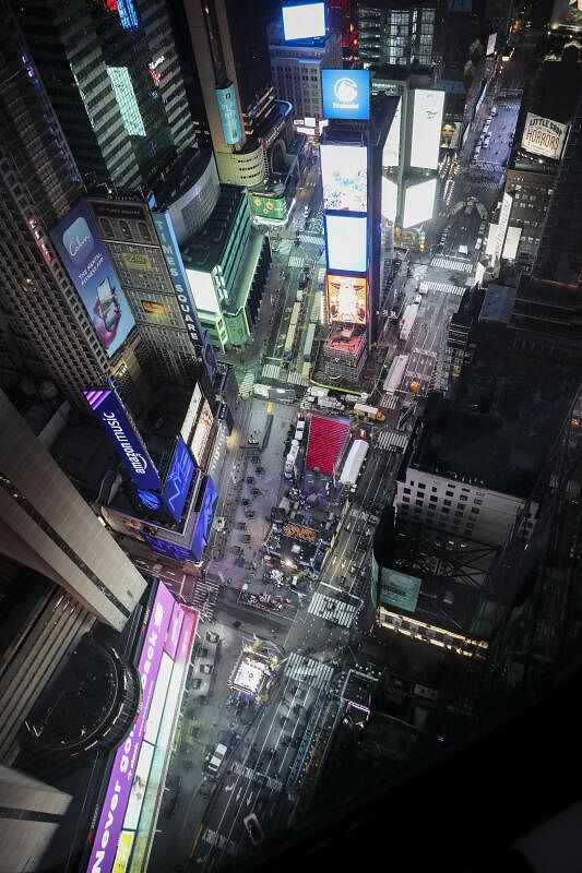 受疫情影响，2021年纽约时报广场跨年庆祝活动不对普通观众开放，只通过电视和线上转播，以避免人群聚集。（新华社）