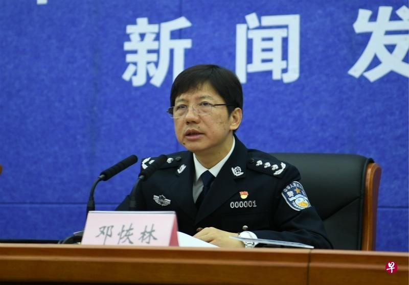 重庆市政府原副市长、公安局长邓恢林，因严重违纪违法，搞权色、权钱交易，被开除党籍与公职。（互联网）