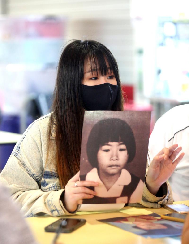 被害人的妹妹林家慧通过非营利组织犯罪图书馆联系《联合早报》，希望透过媒体，呼吁知情人士提供线索。（庄耿闻摄） 