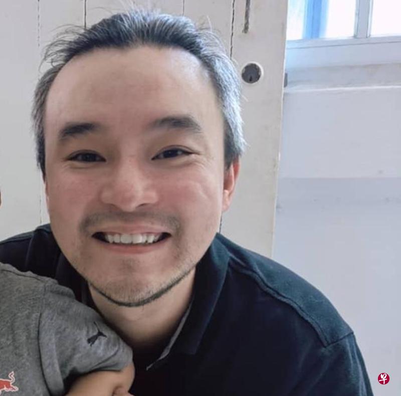 洪赐健昨天首次与儿子相聚。（受访者提供）