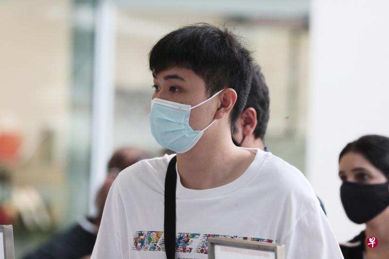 20岁余家豪今早被判接受18个月缓刑监视。（海峡时报） 