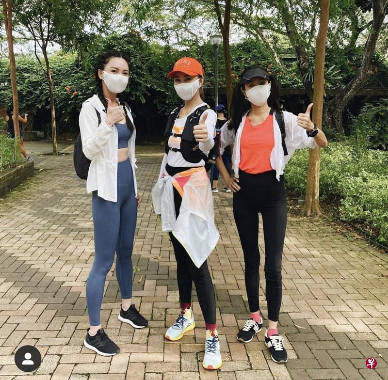 郭妃丽（左起）、陈秀环和洪昭容结伴到麦里芝蓄水池远足。（郭妃丽IG）