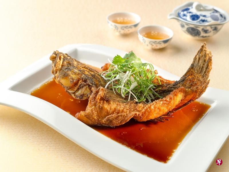 油浸笋壳鱼经过油浸慢煮而成，肉质保持鲜嫩。