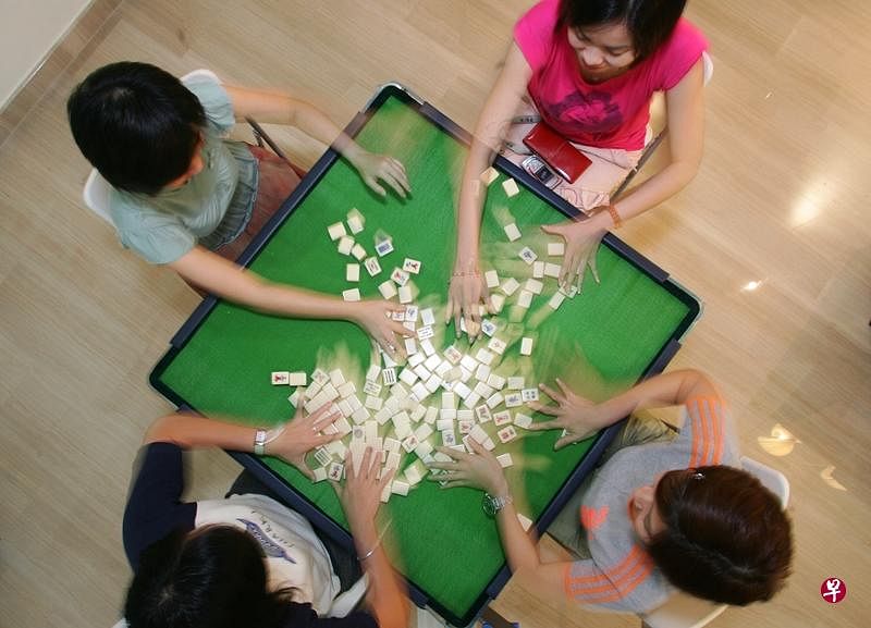 传染病专家认为，民众仍可安全打麻将，但建议全程戴口罩，且不用手触碰脸部，并在结束时洗手。（档案照）