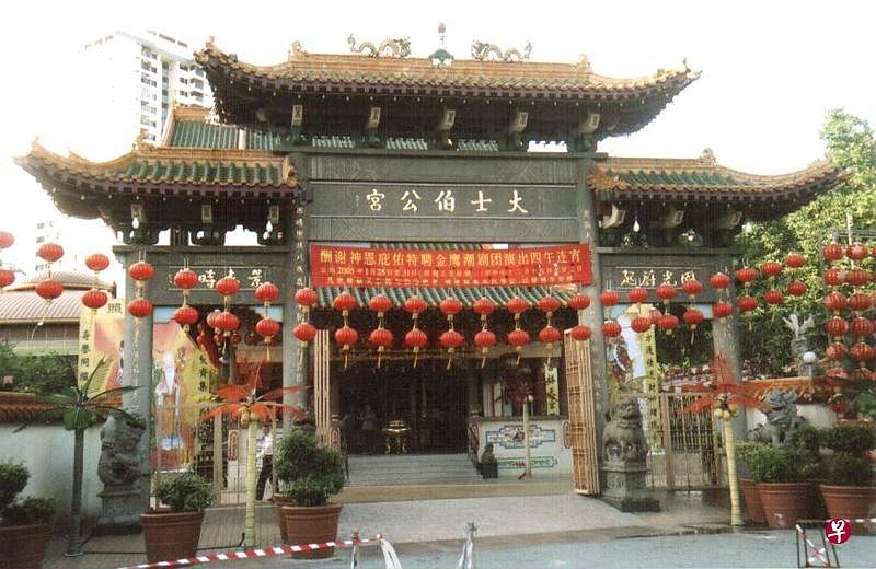1987年从大士村迁到文礼的大士伯公宫，是文礼一带的地标。（档案照片）