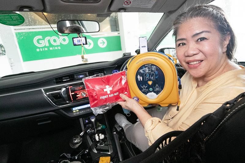 参与“流动自动体外除颤器”计划的Grab私召车司机高丽红说，参与了社区紧急应变课程训练，加上车上备有除颤器，一旦发生紧急状况，就能及时提供急救。（陈来福摄）