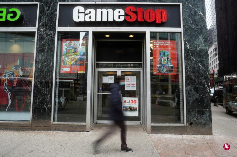 GameStop炒股风延烧至本地，政府与新交所吁请投资者提防“唱高散货”活动。（路透社） 
