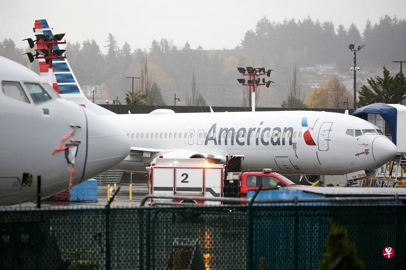 美国航空周三表示，由于该国旅行需求仍然不景气，本周将向约1万3000名员工发出休假通知。（法新社） 