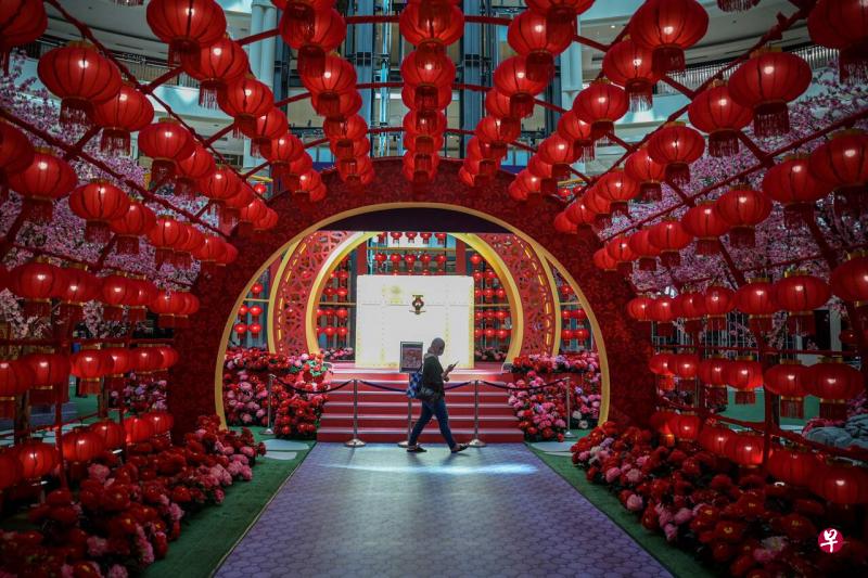 马国政府同意允许方圆10公里内的近亲一起吃团圆饭，但人数不得超过15人。（法新社） 