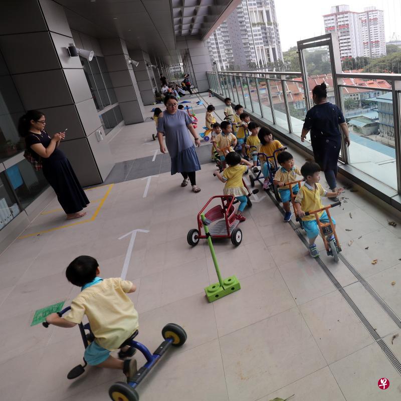 就读职总优儿学府幼乐园或小小学庭的低收入家庭孩童与家人将获得辅助，孩童的“儿童培育户头”将有一笔一次性的400元填补。图为欧南园的小小学庭，照片摄于冠病疫情之前。（档案照片）