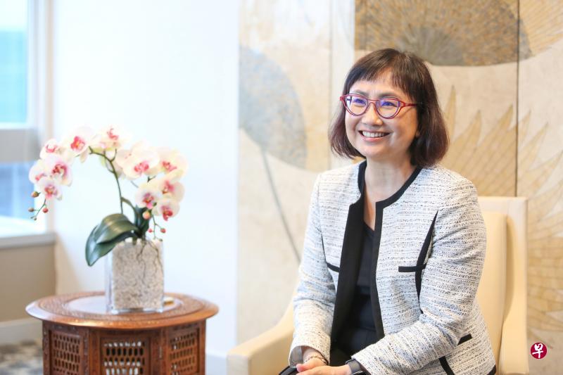 埃克森美孚亚太区主席及执行董事长陈爱玲表示，公司未来面临着双重能源挑战，即如何满足不断增加的能源需求，提供可靠且负担得起的能源，另一方面进行低碳改造，更快地过渡到可持续能源。（何家俊摄）