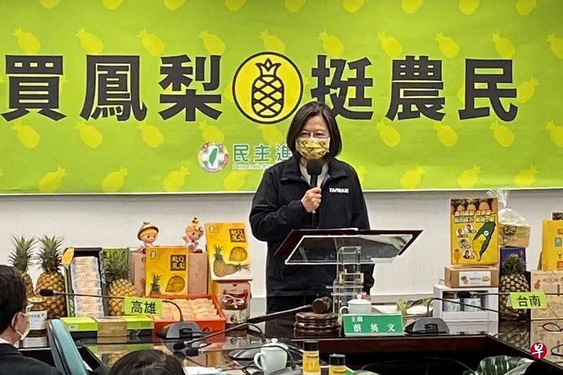 蔡英文今天召开“买凤梨、挺农民”记者会。（路透社）