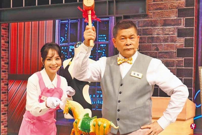 澎恰恰（右）和孙淑媚主持的八大节目播到本月底就结束不再录影。（互联网）